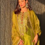 Aahana Kumra Instagram – Because classic is a trend that never goes out of style! 🌿🫒😘🩷🌞💛🌇
#criticschoiceawards2024 
.
.
.
.
#aahanakumra #criticschoiceawards #indianoutfit #salwarkameez #elegenace #choosesimplicity Mumbai – मुंबई