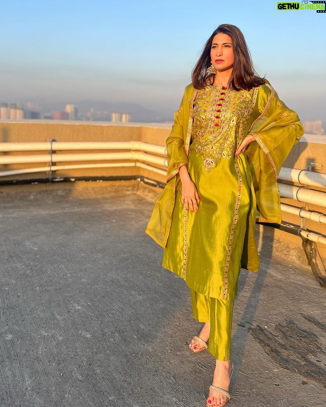 Aahana Kumra Instagram - Because classic is a trend that never goes out of style! ๐ฟ๐ซ๐๐ฉท๐๐๐ #criticschoiceawards2024 . . . . #aahanakumra #criticschoiceawards #indianoutfit #salwarkameez #elegenace #choosesimplicity Mumbai - เคฎเฅเคเคฌเค