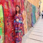 Aahana Kumra Instagram - How can I talk about Rajasthan and not see Colors! 😘🌞 I love how vibrant this state is! And unapologetically! Just like India! It has Colors of all kinds! And that’s what makes this state one of my favourite ever!! 🩷❤️🩵💛💙🧡💚💜 The people, The warmth, The food, The shopping, The experiences! One of a kind! No wonder they say “Padhaaro mhaare des!”🌞🏜️🐪🌞🩷#rajasthan #jaisalmer . . . . #rajasthandiaries #rajasthantourism #aahanakumra #solofemaletraveler #jaisalmerfort #jaisalmerdiaries #jaisalmerdesert #india #incredibleindia #rajasthandiaries #travel #traveltheworld #travelphotography #travelling #travellife #travelgram #instatravel Golden Fort - Jaisalmer