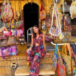 Aahana Kumra Instagram - How can I talk about Rajasthan and not see Colors! 😘🌞 I love how vibrant this state is! And unapologetically! Just like India! It has Colors of all kinds! And that’s what makes this state one of my favourite ever!! 🩷❤️🩵💛💙🧡💚💜 The people, The warmth, The food, The shopping, The experiences! One of a kind! No wonder they say “Padhaaro mhaare des!”🌞🏜️🐪🌞🩷#rajasthan #jaisalmer . . . . #rajasthandiaries #rajasthantourism #aahanakumra #solofemaletraveler #jaisalmerfort #jaisalmerdiaries #jaisalmerdesert #india #incredibleindia #rajasthandiaries #travel #traveltheworld #travelphotography #travelling #travellife #travelgram #instatravel Golden Fort - Jaisalmer
