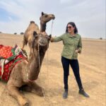 Aahana Kumra Instagram - How can I talk about Rajasthan and not see Colors! 😘🌞 I love how vibrant this state is! And unapologetically! Just like India! It has Colors of all kinds! And that’s what makes this state one of my favourite ever!! 🩷❤️🩵💛💙🧡💚💜 The people, The warmth, The food, The shopping, The experiences! One of a kind! No wonder they say “Padhaaro mhaare des!”🌞🏜️🐪🌞🩷#rajasthan #jaisalmer . . . . #rajasthandiaries #rajasthantourism #aahanakumra #solofemaletraveler #jaisalmerfort #jaisalmerdiaries #jaisalmerdesert #india #incredibleindia #rajasthandiaries #travel #traveltheworld #travelphotography #travelling #travellife #travelgram #instatravel Golden Fort - Jaisalmer