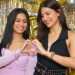 Aahana Kumra Instagram - Senior Kumra is forty and fab-uh-loussss!! 🎊🎈🔥👯‍♀️💁‍♀️😎😘💪 Giving 20 year olds a run for their money!! You’re the boss babe🔥🔥🔥🔥🔥 Love you @shivanikumrafitness and thank you for such a fab partay!! 🩷🩷🩷👯‍♀️👯‍♀️👯‍♀️ #happybirthday #kumrasisters . . . . #happybirthday #birthdaygirl #fortyandfabulous #aahanakumra #family #familyislove #familyiseverything The Club Mumbai
