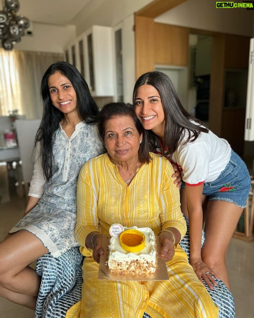 Aahana Kumra Instagram - Animal lover, animal feeder, cop, lawyer, motivator, the person from who I’ve learnt never say impossible! 🩷😘💁‍♀️💪 Happy birthday to my strongest mamma! 😘👯‍♀️🐾 Happy International womens day from the kumra ladies! And happy Maha Shiv Ratri to all!! Must say quite a day for us at home! 😘👯‍♀️💁‍♀️🩷🏜️🏞️ #happybirthdaymom #happyinternationalwomensday #happymahashivratri🙏 #happybirthday . . . . #happy #womensday #womensupportingwomen #womenempowerment #womenempoweringwomen #mothership #happybirthday #mom #shiv #omnamahshivaya🙏 #shiv #mothership Mumbai, Maharashtra