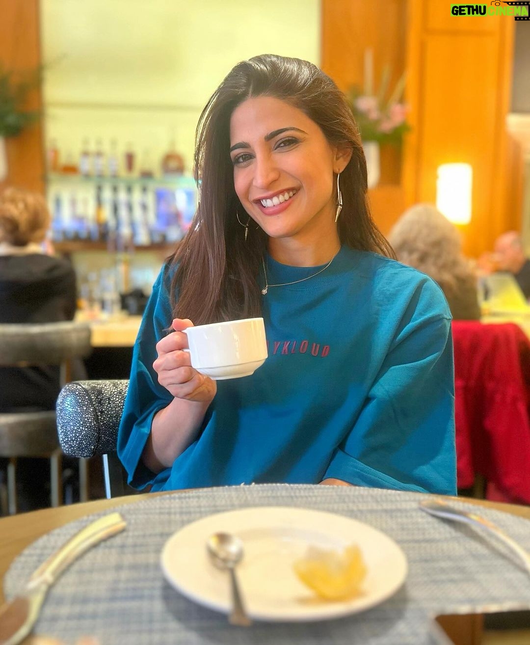 Aahana Kumra Instagram - Did a thing!!πββοΈπ―π«°π Itβs called a multiverse whirlwind! ππποΈπ½βοΈπππ₯Ή Also spotted a street called #Constellation πππ«° #multiuniverse much!? π½πΉπ·βοΈππ° #whirlwind #lalaland Thank you @andreachungfilm and @elirabregu for everythingππ«°π₯°πΈ . . . . #india #hongkong #losangeles #turkey #istanbul #usa #aahanakumra #constellations Beverly Hills Hilton