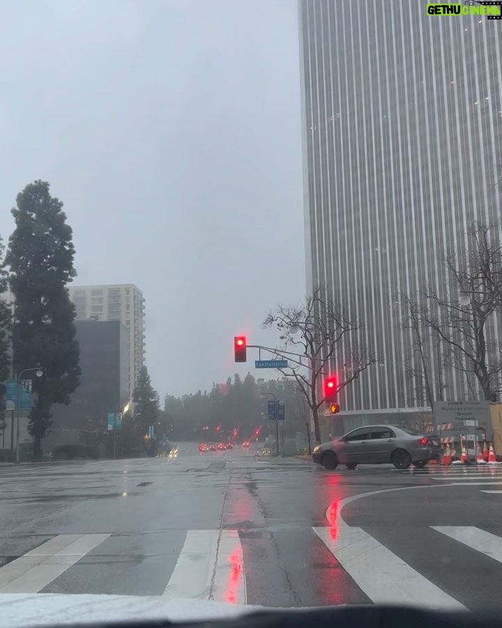 Aahana Kumra Instagram - Did a thing!!πββοΈπ―π«°π Itβs called a multiverse whirlwind! ππποΈπ½βοΈπππ₯Ή Also spotted a street called #Constellation πππ«° #multiuniverse much!? π½πΉπ·βοΈππ° #whirlwind #lalaland Thank you @andreachungfilm and @elirabregu for everythingππ«°π₯°πΈ . . . . #india #hongkong #losangeles #turkey #istanbul #usa #aahanakumra #constellations Beverly Hills Hilton