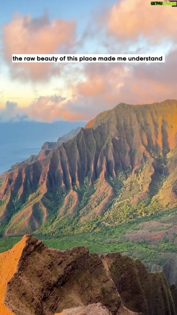 Aakriti Rana Instagram - Man I was obsessed with Jurassic Park when I was little. Grew up watching Jurassic park and it was so good to see all the shooting locations. Kauai, Hawaii is insanely beautiful and it’s evident why they chose this island for filming. Na Pali Coast is my favorite. It looks out of the world. You can either take a helicopter tour, go for a hike or take a speed boat with swim with the dolphins here. Tag someone who would love this! #aakritirana #kauai #hawaii #hawaiitrip #beachlife #napalicoast #napali #reelsindia #travelblogger #indiantravelblogger #jurassicworld #jurassicpark Kaua'i, Hawaii