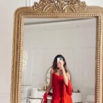 Aakriti Rana Instagram - When all he wants to do is finish his work and stay on a video call with you no matter what you are doing. He’s my biggest source of entertainment even in long distance. I wanted to post a lookbook but the BTS is so much cuter haha. Tag someone you can relate this with ❤️ P.s these gorgeous suits are from @labelaishwaryrika. Which one do you like the best on me? Red, Pink or Green? #aakritirana #couplereels #indianwear #bts #collab #behindthescenes #couplevideos #longdistancerelationship #longdistance #love #ldr #reelsindia #aakritiandrohan