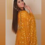 Aalisha Panwar Instagram – 🌻 .. ., 

.

.

Styling- @ankitasinha.03 

#Gauri #NathKrishnaAurGauriKiKahani