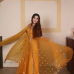 Aalisha Panwar Instagram – 🌻 .. ., 

.

.

Styling- @ankitasinha.03 

#Gauri #NathKrishnaAurGauriKiKahani