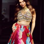 Aamna Sharif Instagram - A certain darkness is needed to see the stars … . . . . . . @officialjuhibengani @tyaanijewellery @shrushti_216 @mukeshpatilmakeup @little_hair_poetry @saurabh_sonkar
