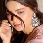 Aamna Sharif Instagram – Tere dil da khayaal banke …..
.
.
.
.
.
.
.
.
@peoplebypoojachoudhary 
@little_hair_poetry 
@safasheikhbeauty 
@curiocottagejewelry 
@shopmulmul 

#reels #reelsinstagram #dreamy #dil