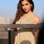 Aamna Sharif Instagram - Owning the moment 🤎 . . . . . . . . @dinesh_ahuja @little_hair_poetry