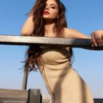 Aamna Sharif Instagram - Owning the moment 🤎 . . . . . . . . @dinesh_ahuja @little_hair_poetry