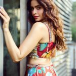 Aamna Sharif Instagram - A certain darkness is needed to see the stars … . . . . . . @officialjuhibengani @tyaanijewellery @shrushti_216 @mukeshpatilmakeup @little_hair_poetry @saurabh_sonkar