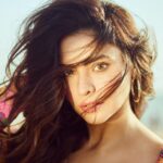 Aamna Sharif Instagram - She lapped against the shore, Restless like the sea,ready for any adventure, that blew along her way… . . . . . 📷 @saurabh_sonkar @mukeshpatilmakeup @little_hair_poetry @newarrivals.co