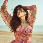 Aamna Sharif Instagram - She lapped against the shore, Restless like the sea,ready for any adventure, that blew along her way… . . . . . 📷 @saurabh_sonkar @mukeshpatilmakeup @little_hair_poetry @newarrivals.co