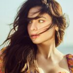 Aamna Sharif Instagram - She lapped against the shore, Restless like the sea,ready for any adventure, that blew along her way… . . . . . 📷 @saurabh_sonkar @mukeshpatilmakeup @little_hair_poetry @newarrivals.co