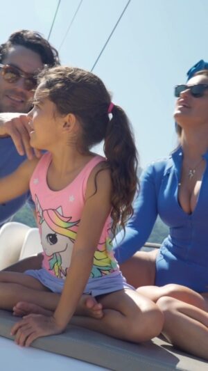 Aarón Díaz Instagram - En el episodio de Jalisco nos fuimos en familia. Lola y las niñas conocieron el estado donde nació Aaron y les emocionó un montón conectar aún más con México🌵🇲🇽

¿Quién más nació en Jalisco?