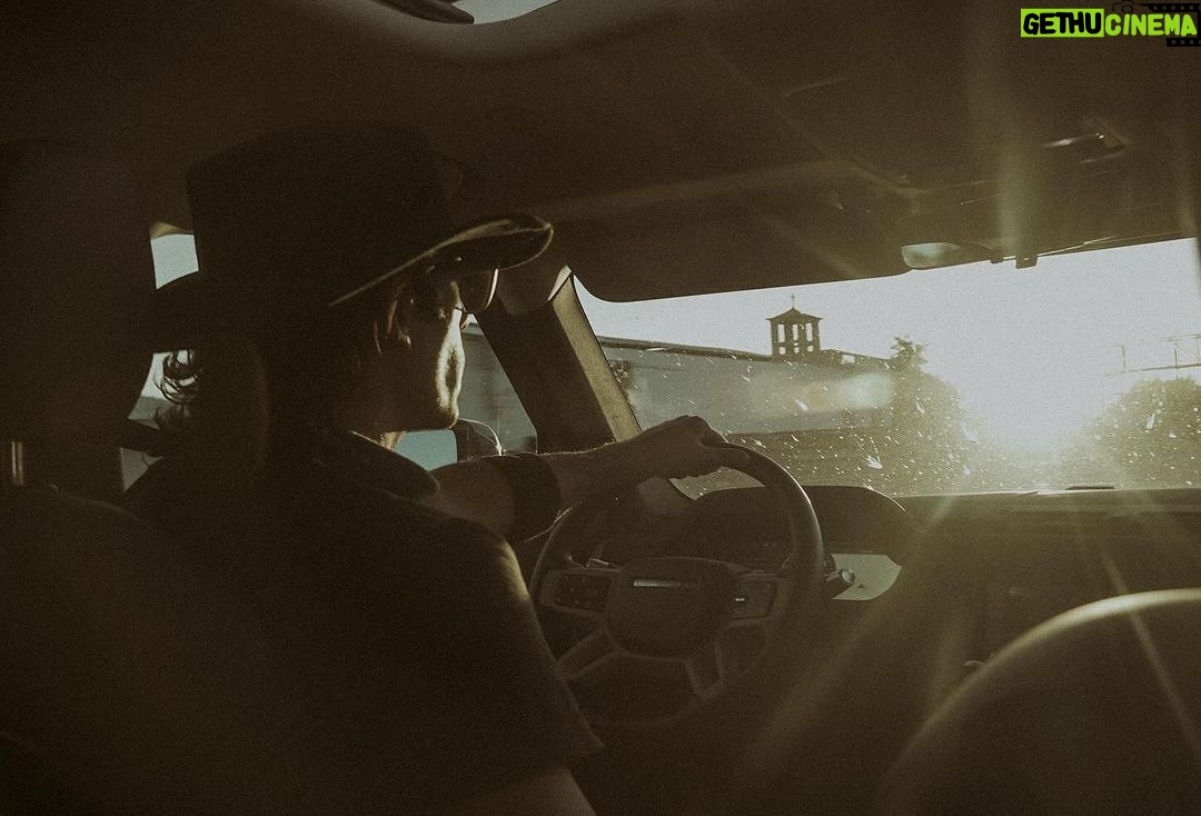Aarón Díaz Instagram - En los próximos días estaremos agarrando carretera nuevamente para estar mas cerca de ti… quien me recibe en su casa para ver @reconexionmexico juntos?