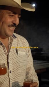 Aarón Díaz Instagram - ¿Probarías el Caviar de la Sierra? En la primera temporada todo nuestro equipo la probó 🤌🇲🇽 México