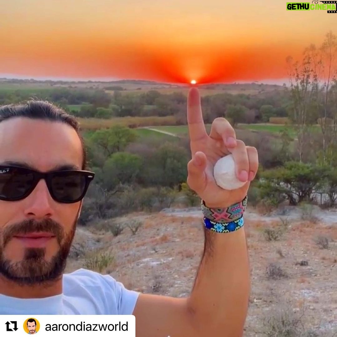 Aarón Díaz Instagram - Lo que viene en este preciso lugar es mágico …un lugar armónico, de paz y sustentabilidad. Un lugar donde solo podrán entrar las buenas energías y los seres capacitados para fluir con amor y respeto hacia el prójimo y nuestro entorno. . Cuando no saben de mi, sepan que estoy trabajando en cosas que no todos entienden porque no todos están en sintonía con esto. . RECUERDA, concéntrate en ti… bendecidos somos quienes entendemos eso.