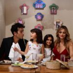 Aarón Díaz Instagram – Todo es más lindo en familia, todo es más rico en @elpegasosma 😉😘
