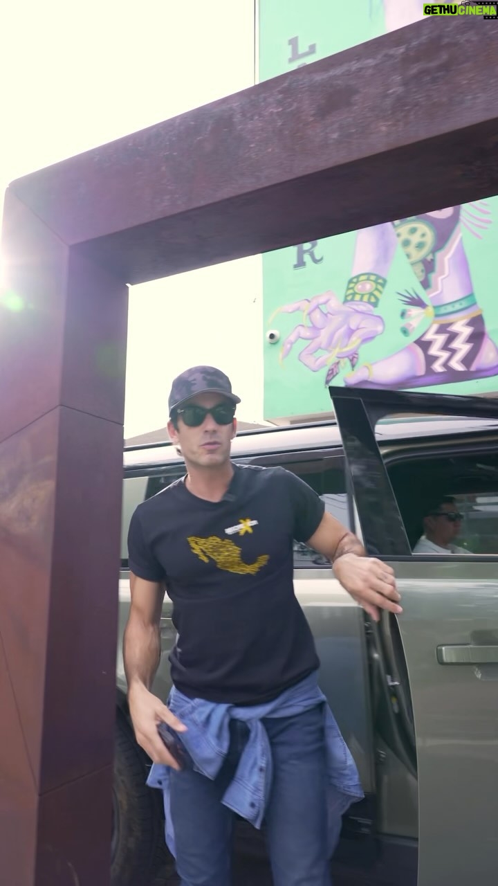 Aarón Díaz Instagram - Llegamos con el tour de promo a Querétaro, justo hoy en el día de La Constitución Mexicana. Un día que nos debe de importar a todos. @reconexionmexico sigue conectando a los corazones. Otro gran día para ponerte en sintonía con Reconexion.