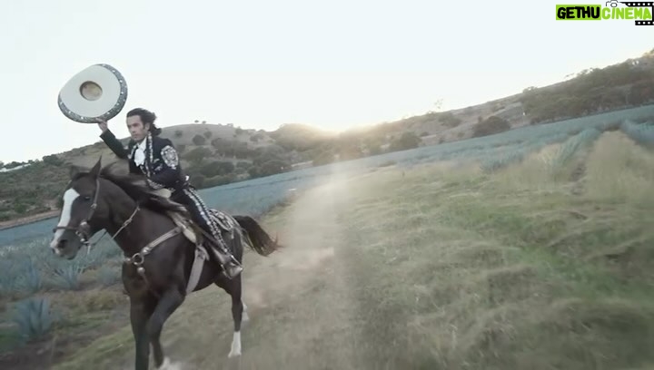 Aarón Díaz Instagram - Que sabes de charros? De la gente mas caballerosa que conozco- @reconexionmexico
