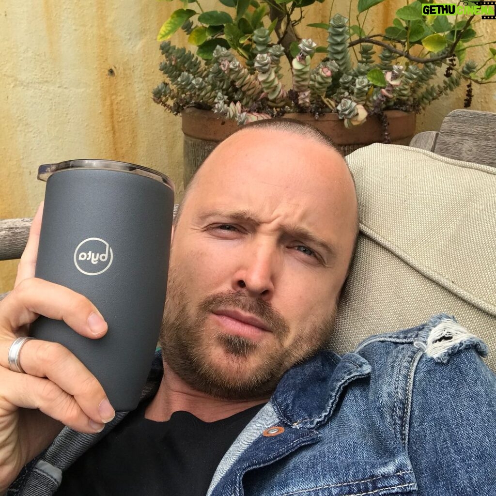 Aaron Paul Instagram - I have a challenge for you. 30 days. The challenge is to try and not use any sort of one use cups. Just don’t do it. No paper coffee cups. No plastic water bottles. Nothing. Carry a cup with you and use that. It’s a lot easier than it sounds. That is if you think that sounds hard. It’s not. The stats are staggering people! I think we can get a lot of people to be aware of the waste they create in a single month. Hear me out, Each year over 500 billion single use coffee cups are used and thrown away around the globe, that single use coffee cup, that you have used for around 15 minutes, will outlast your time on earth (most likely somewhere in a landfill or in the environment), a lot of cups end up in the environment, where they become trash on the side of the road and destroys the look of this beautiful pale blue dot and is simply pointless when we have other options. Do this with me. Carry a cup you love and help clean up this place we call home. Carry a @mybyta or any other reusable cup. Easy easy. Keep track of the amount of trash you kept off of the streets and let us know how you did. Together we can make this a more beautiful world one cup at a time. Oh and I personally challenge @justintimberlake and my girl @badgalriri to do the same. Spread the love. #30daynothrowaway For more information on the mission we are doing with @mybyta click the link in my bio. 🌎