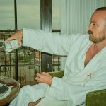 Aaron Paul Instagram - My prep for our big @westworldhbo season 4 premier. @boweryhotel robe with a champagne glass full of @doshombres. It’s honestly all I need to prepare me for how terrified I get on the red carpet.😬🥃😄I still don’t know what to do with my hands and I always feel like I look like an idiot. It’s embarrassing. Thank you @popeofthebowery for capturing these moments. You are the best my friend. Side note: I also got stuck in an elevator the night of the premier for 40 minutes and I lived to tell the tale. It was great. Can’t wait for you all to see what we have been doing on the show. It’s a crazy season and the first episode we all came out swinging. Congratulations to all involved. Sending you all my love. Salud!🥃 AP @hbo @hbomax @boweryhotel 💄@jennieredd New York, New York