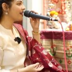 Aarya Ambekar Instagram - “दो धागे श्रीराम के लिये!” अपने हाथो से बुने वस्त्र अयोध्या स्थित श्रीराम के लिये! 10-22 दिसंबर, सौदामिनी हँडलूम: फर्ग्युसन कॉलेज रोड . . . #ayodhya #ayodhyarammandir #ram #shreeram #jaishreeram #bhagwanram #dodhageshriramkeliye #aaryaambekar #aryaambekar
