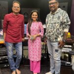 Aarya Ambekar Instagram – What a wonderful recording session the other day with @roheetnagbhide dada!!! At my fav place with my fav people!!😁🤗
@dawnstudioz @pandit_dawn Dawn Studios