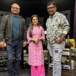 Aarya Ambekar Instagram – What a wonderful recording session the other day with @roheetnagbhide dada!!! At my fav place with my fav people!!😁🤗
@dawnstudioz @pandit_dawn Dawn Studios