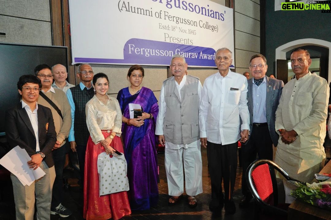 Aarya Ambekar Instagram - Received the "Fergusson Gaurav Award" yesterday, at the hands of Shrimant Shahu Maharaj Chhatrapati. It was a trip down the memory lane to visit my college (this time as an awardeeЁЯЩИ) which gave me countless good memories!!ЁЯе╣тЭдя╕П To receive this award along with Padmabhushan Dr. S.B.Mujumdar sir, Justice Revati Mohite-Dere, Major General Dr. Ashok Taskar was even more an honor. I was truly humbled to learn that some of the earlier recipients of this award are Shri. PV Narsimharao, Padmavibhushan Dr. Prabha Atre ji, Sai Paranjpe ma'am, Dr. Prayag and many such dignitaries. Thank you so much for this honor, Fergusson.тЭдя╕ПЁЯЩПЁЯП╗Obliged.ЁЯШЗЁЯЩПЁЯП╗ рд╕рд╛рдВрдЧрд╛рдпрд▓рд╛ рдЕрддрд┐рд╢рдп рдЖрдирдВрдж рд╣реЛрддреЛрдп рдХреА рдХрд╛рд▓ рдорд▓рд╛ рд╢реНрд░реАрдордВрдд рд╢рд╛рд╣реВ рдорд╣рд╛рд░рд╛рдЬ рдЫрддреНрд░рдкрддреА рдпрд╛рдВрдЪреНрдпрд╛ рд╣рд╕реНрддреЗ "рдлрд░реНрдЧреНрдпреБрд╕рди рдЧреМрд░рд╡ рдкреБрд░рд╕реНрдХрд╛рд░" рдорд┐рд│рд╛рд▓рд╛. рд╕рд┐рдореНрдмрд╛рдпреЛрд╕рд┐рд╕ рд╕рдВрд╕реНрдереЗрдЪреЗ рд╕рдВрд╕реНрдерд╛рдкрдХ рдкрджреНрдорд╢реНрд░реА рд╡ рдкрджреНрдорднреВрд╖рдг рдбреЙ. рд╢рд╛рдВ. рдм. рдореБрдЬреБрдорджрд╛рд░ рд╕рд░, рдиреНрдпрд╛. рд░реЗрд╡рддреА рдореЛрд╣рд┐рддреЗ - рдбреЗрд░реЗ рдЬреА, рдореЗрдЬрд░ рдЬрдирд░рд▓ рд╢реНрд░реА. рдЕрд╢реЛрдХ рддрд╛рд╕реНрдХрд░ рдпрд╛рдВрд╕рд╛рд░рдЦреНрдпрд╛ рджрд┐рдЧреНрдЧрдЬрд╛рдВрдмрд░реЛрдмрд░ рд╣реНрдпрд╛ рдкреБрд░рд╕реНрдХрд╛рд░рд╛рд╕рд╛рдареА рдХрд▓рд╛ рдХреНрд╖реЗрддреНрд░рд╛рдд рдорд╛рдЭреНрдпрд╛ рдирд╛рд╡рд╛рдЪрд╛ рд╡рд┐рдЪрд╛рд░ рдХреЗрд▓рд╛ рдЧреЗрд▓рд╛, рдпрд╛рдЪрд╛ рдЕрднрд┐рдорд╛рди рдЖрдгрд┐ рдЖрдирдВрдж рд╣реЛрддреЛрдп!! рдлрд░реНрдЧреНрдпреБрд╕рди рдордзреНрдпреЗ рдореА резрезрд╡реА рддреЗ BA Economics рдЕрд╢реА 5 рд╡рд░реНрд╖ рд╣реЛрддреЗ рдЖрдгрд┐ рд╣реНрдпрд╛ рдХреЙрд▓реЗрдЬ рдиреА рдорд▓рд╛ рдХрд┐рддреА рдЕрдЧрдгрд┐рдд рдЪрд╛рдВрдЧрд▓реНрдпрд╛ рдЖрдард╡рдгреА рджрд┐рд▓реНрдпрд╛ рдЖрд╣реЗрдд рд╣реНрдпрд╛рдЪрдВ рд╢рдмреНрджрд╛рдд рд╡рд░реНрдгрди рдирд╛рд╣реА рдХрд░рддрд╛ рдпреЗрдгрд╛рд░!! рдордирд╛рдкрд╛рд╕реВрди рдзрдиреНрдпрд╡рд╛рдж рдлрд░реНрдЧреНрдпреБрд╕рди рдЖрдгрд┐ Fergussonians!!ЁЯШЗЁЯЩПЁЯП╗ Outfit, hair, makeup, styling - ЁЯЩЛЁЯП╗тАНтЩАя╕П Fergusson College, Pune