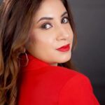 Aashna Shroff Instagram - Always up for matching my lipstick to my mood! It’s time to blur lines and be unapologetically yourself with @LakmeIndia’s Beyond Matte Caring Lipsticks ❤️ Available in 12 stunning shades - nudes, pinks and reds for EVERY mood. One stroke is all you need for high impact colour 🌟 #Ad #UnapologeticallyMe #SwipeRightForSelfLove #Lakme #LakmeIndia #LakmeMakeup