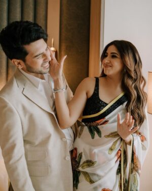 Aashna Shroff Instagram - Kasam se, every day is Valentine’s with you @armaanmalik ❤️

Can’t believe I get to call this goofball my fiancée! Here’s to laughing and arguing with you forever 🥰