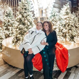 Abby Miller Instagram - Santa had a little Secret he shared the other night in Hudson Yards 🎅✨🤫 ~ what do you think it was?? Love having these girls here in the states with me for the holidays! ❤️❄️ 

#aldc #aldcalways #abbylee #abbyleemiller #dancemoms #abbyleedancecompany #leaveitonthedancefloor #madhouse #audc #newyorkcity #santassecret