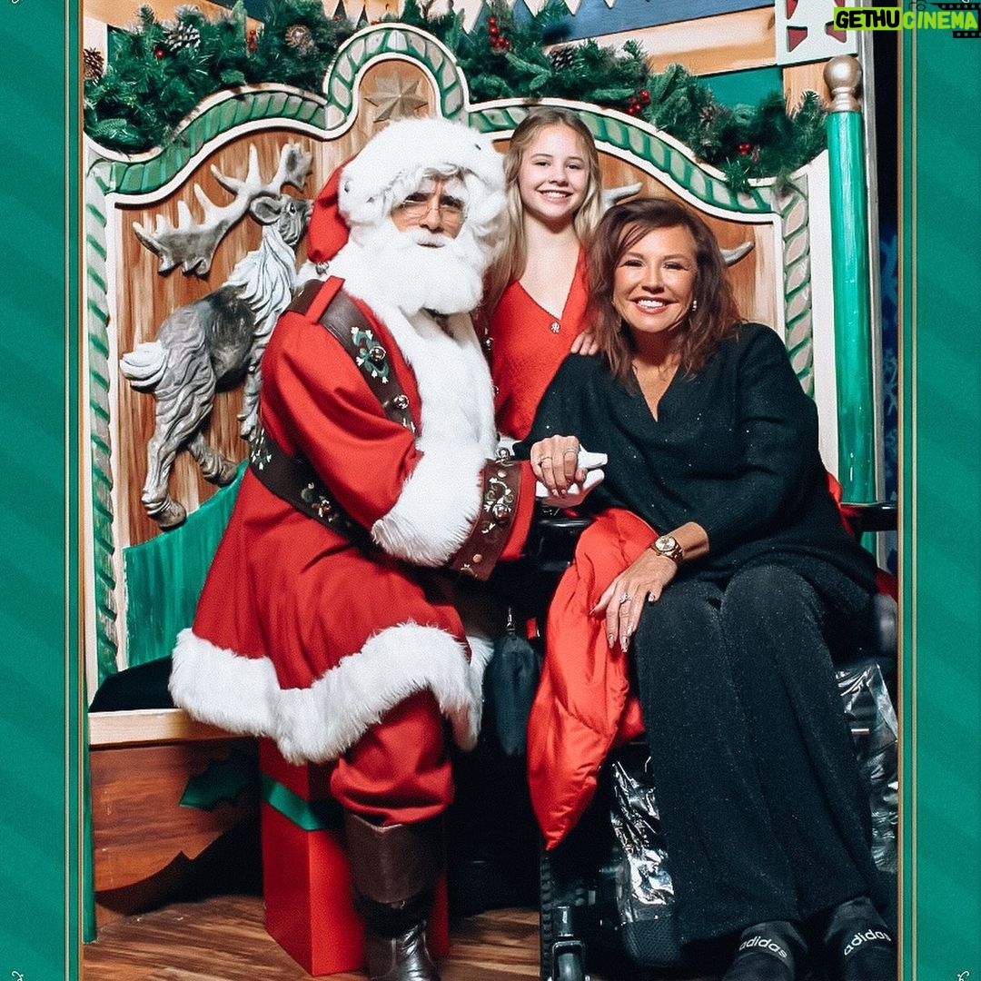 Abby Miller Instagram - He’s Coming To Town Tonight! How are you all enjoying #ChristmasEve ✨🎄🎅 I’m spending it with Santa to surprise @scarlett.petty with an official #ALDC Team Jacket for all her hard work this year! Happy Holidays to all ❤️ #aldcalways #abbylee #abbyleemiller #dancemoms #audc #abbyleedancecompany #dancemoms #madhouse #aldcla #aldcpgh #leaveitonthedancefloor #newyork New York, New York