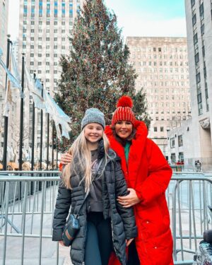 Abby Miller Instagram - It’s The Most Wonderful Time Of Year Underneath The Tree in  #RockefellerCenter 🎄✨

#aldc #aldcalways #abbylee #abbyleemiller #christmas #happyholidays #abbyleedancecompany #aldcla #aldcpgh #abbylee #dancemoms #madhouse #leaveitonthedancefloor