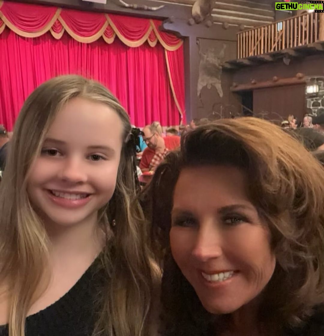 Abby Miller Instagram - Light night at the Hoop Dee Doo Musical Revue!!! Have you ever been before?! WE LOVED IT π₯§πΆπ #aldc #aldcalways #abbylee #hoopdeedoomusicalreveue #abbyleemiller #dancemoms #leaveitonthedancefloor #madhouse #florida #abbyleedancecompany
