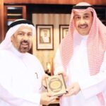 Abdel Aziz El Moslem Instagram - تشرفت بلقاء معالي المستشار في ‫#الديوان_الأميري‬ الشيخ ‫#فيصل_الحمود_المالك_الصباح‬ بمكتبه في قصر السيف ‏‪@faisalalsabah و له جزيل الشكر على تكريمي و على حرص القيادة السياسية على دعم الشباب في مجال الثقافه والإعلام . #عبدالعزيز_المسلم