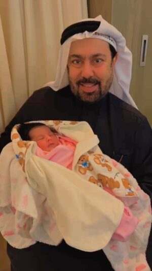 Abdel Aziz El Moslem Instagram - ‏الحمدلله حمداً كثيراً طيباً مباركاً

‏(رَبِّ أَوْزِعْنِي أَنْ أَشْكُرَ نِعْمَتَكَ الَّتِي أَنْعَمْتَ عَلَي)

‏  بفضل من الله تعالى ومنّه وكرمه
 رزق الله أبني عبدالله 
‏ 
‏ مولوده ،. وهي أول حفيدة لنا 

أسأل الله أن يبارك فيها وأن يرزقنا برها وأن يجعلها من عباده الصالحين، ومن حفظة كتابه الكريم

اللهم آمين والحمدلله رب العالمين

#عبدالعزيز_المسلم
#عبدالله_المسلم @abdallalmsallam