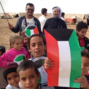 Abdel Aziz El Moslem Instagram - الله يرحم حبيبنا #مشاري_البلام ويسكنه الجنه ويرحم سائر أموات المسلمين

#رحلة_إغاثة  مع اخي المرحوم مشاري البلام لمخيمات النازحين السورين على الحدود الأردنية ومساعدة الأرامل والأيتام .

#عبدالعزيز_المسلم