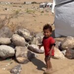Abdel Aziz El Moslem Instagram - تطوعت في اليمن لإغاثة إخواننا اليمنيين النازحين إلي عدن وبحمد الله وصلت شاحنات السلام للإغاثة وتم توزيعها على المتضررين والهدف ان نصل إلي ٥٠٠ شاحنه التبرع للشاحنات 1858555 https://qrco.de/beYRtM #السلام_الإنسانية #جمعية_السلام_للأعمال_الأنسانية_والخيرية #حملة_الشاحنات #اليمن #عبدالعزيز_المسلم