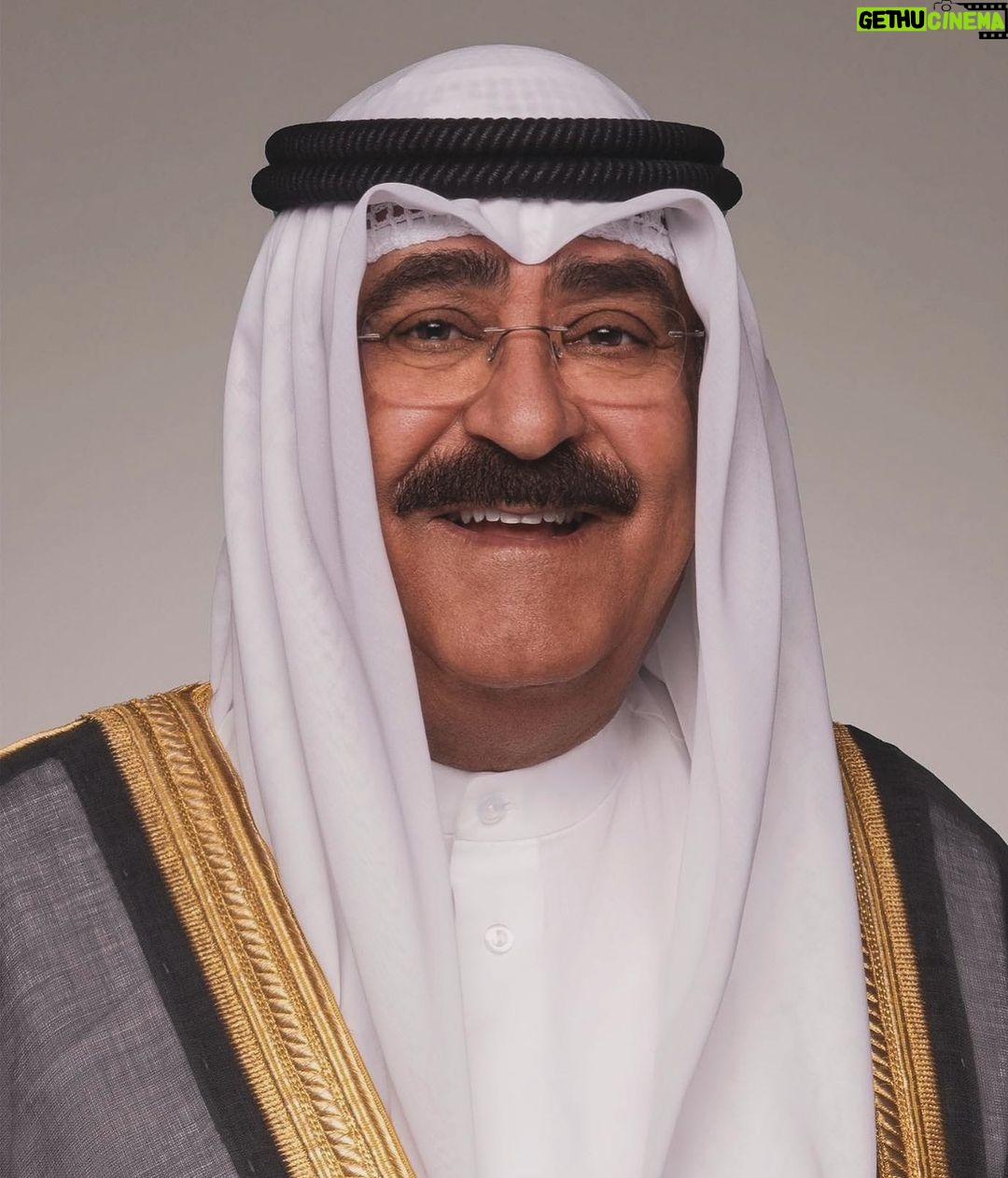 Abdel Aziz El Moslem Instagram - نُبايعك ياسمو الأمير على السّمع و الطاعة . سألين الله العزيز القدير ان يوفقكم بما فيه الخير والصلاح للبلاد والعباد وللإنسانية ، وأن يعينكم لما يحب ويرضى وفقكم الله وسدد خطاكم ، خير خلف لخير سلف . #سمعاً_وطاعة_يا_سمو_الأمير #الشيخ_مشعل_الأحمد_الجابر_الصباح #الكويت #عبدالعزيز_المسلم