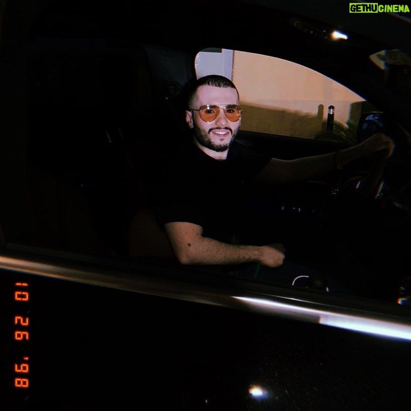 Abdullah Algafari Instagram - طالبين سيارة؟