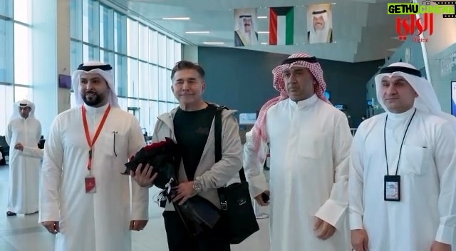 Abed Fahd Instagram - شكر كبير لدولة الكويت شكرا لهيئة التشريفات في مطار الكويت سعيد جدا بالحضور مع الفنان والنجم الكبير نبيل شعيل ومتفائل جدا في هذه المقابلة يمكنم متابعة برنامج #مع_بوشعيل في شهر رمضان المبارك @alraimediagroup @nabeelshuail . #abedfahed #ramadan #مع_بوشعيل #قريبا #رمضان_كريم #برنامج #مقابلة #الكويت #سوريا #الامارات #لبنان managed by: @ahmad_alshamma