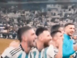 Abed Fahed Instagram - مبرووووووك لميسي الأرجنتيني 
🇦🇷🇦🇷🇦🇷
.
.
.
#مونديال #مونديال_قطر_2022 #عابد_فهد #رياضة #ميسي