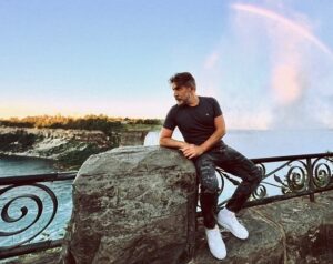 Abed Fahed Instagram - ✋
#abedfahed #canada #good #day 
.
.
.
.
managed by: @ahmad_alshamma