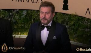 Abed Fahed Instagram - مجموعة من الاصدقاء الزملاء التقينا بالمهرجان الرائع الذي ضم كبار النجوم العالمين وتم الاحتفال الكبير بنجمة العالم العربي
  السيدة منى واصف
.
Fashion Designer: @ramisalamoun 

#joyawards #actor #star #tv #abed_fahed #2024